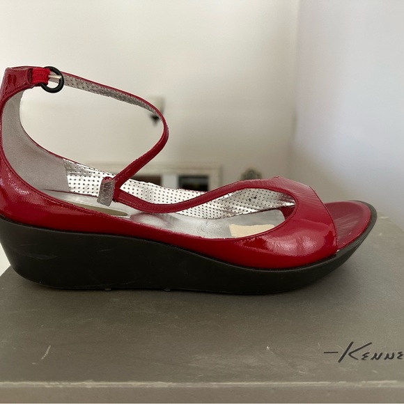 Kenneth Cole Red pattern leather - Picture 4 of 5